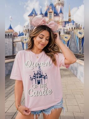 DISNEY PARKS NEW Queen of the Castle Sparkle Tee Pink Castle Princess Sz L Femme